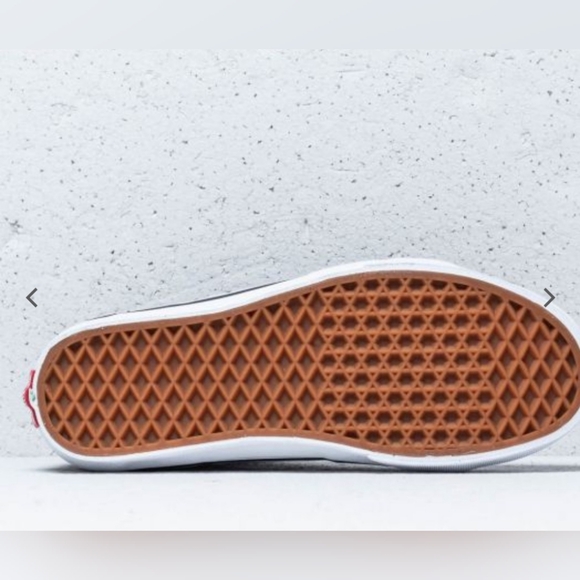 Vans X Disney Mickey Mouse Sk8-Hi *NWT* - Picture 7 of 9